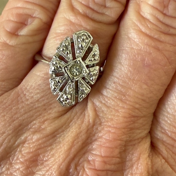 Elegant Silver Ring - Picture 2 of 5